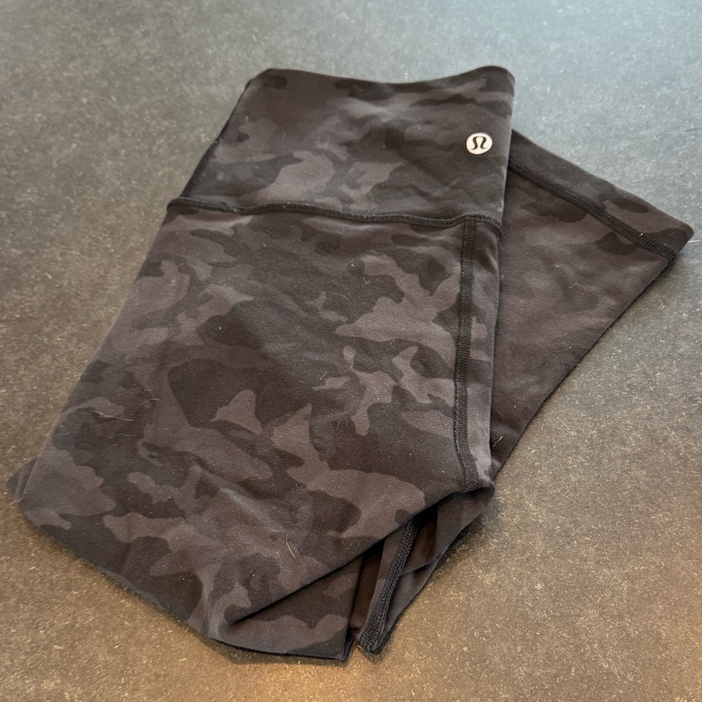 Lululemon Capri legging in Camo
